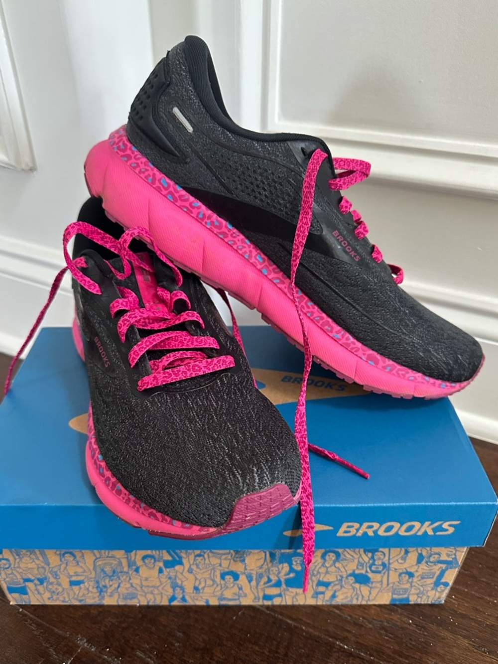 Brooks Women's Trace 2 Pink & Black Cheetah running shoes, size 10.5
